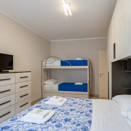 Guesthost - Cozy Flat Near Concattedrale San Siro *