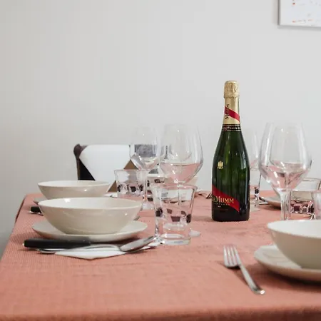 Guesthost - Cozy Flat Near Concattedrale San Siro *