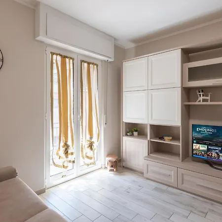 Apartament Guesthost - Cozy Flat Near Concattedrale San Siro