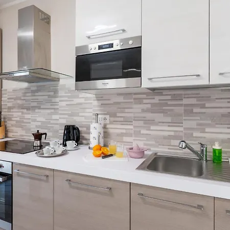 Guesthost - Cozy Flat Near Concattedrale San Siro * סנרמו