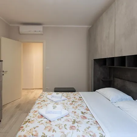 Apartament Guesthost - Cozy Flat Near Concattedrale San Siro