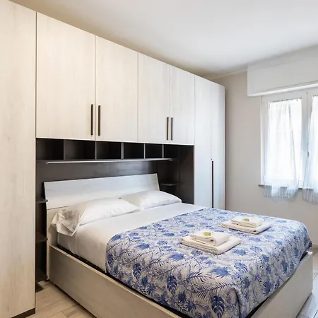 Guesthost - Cozy Flat Near Concattedrale San Siro דירה