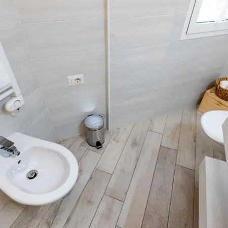 Apartament Guesthost - Cozy Flat Near Concattedrale San Siro