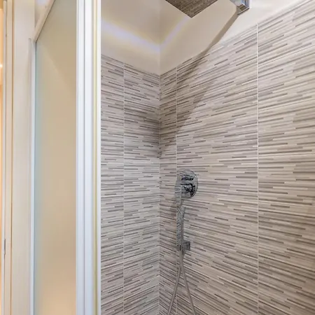 Guesthost - Cozy Flat Near Concattedrale San Siro דירה סנרמו